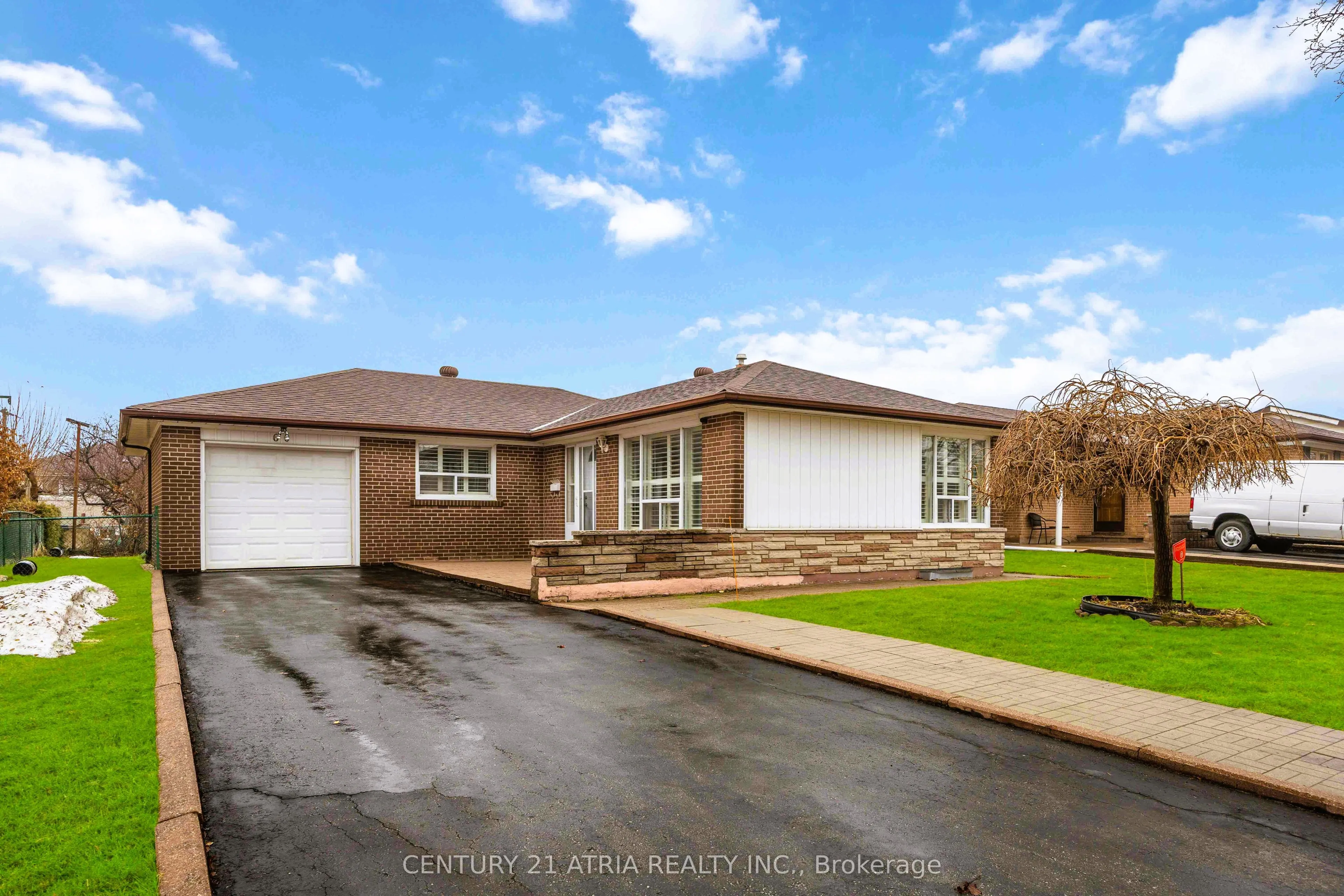 Detached Home For Lease | W12886808
