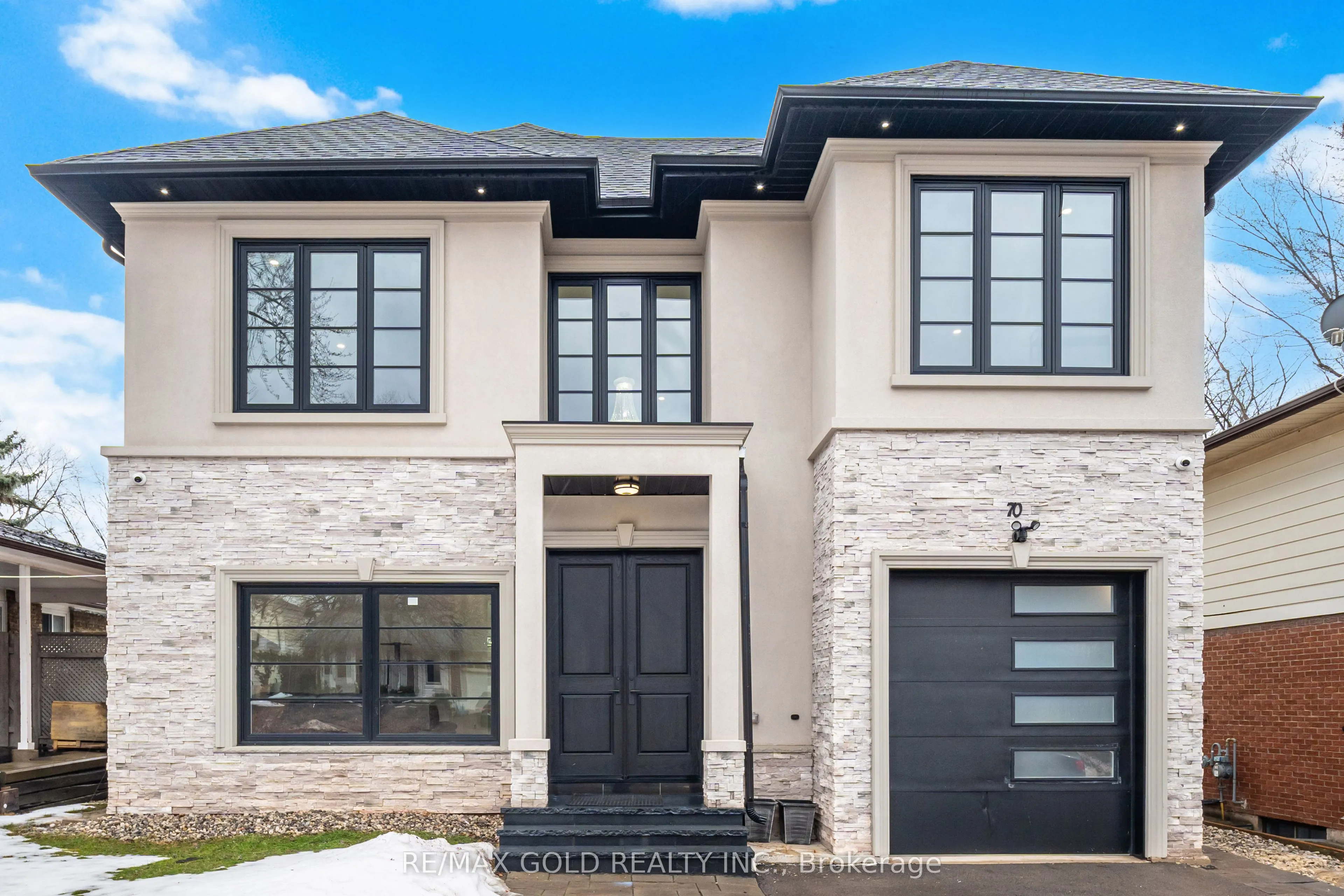 Detached Home For Sale | W12894966