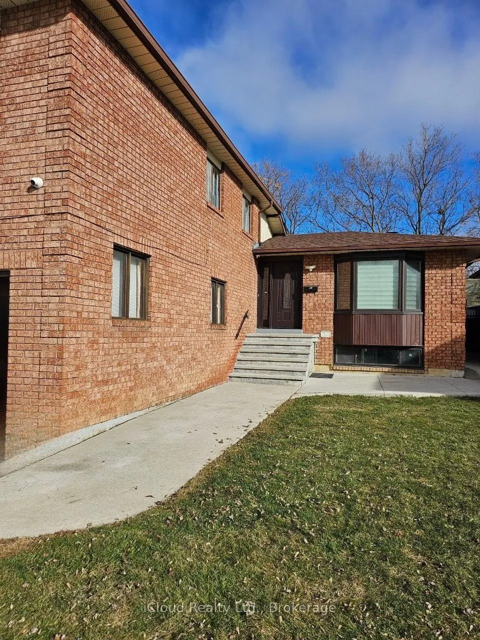 Detached Home For Lease | W12896666