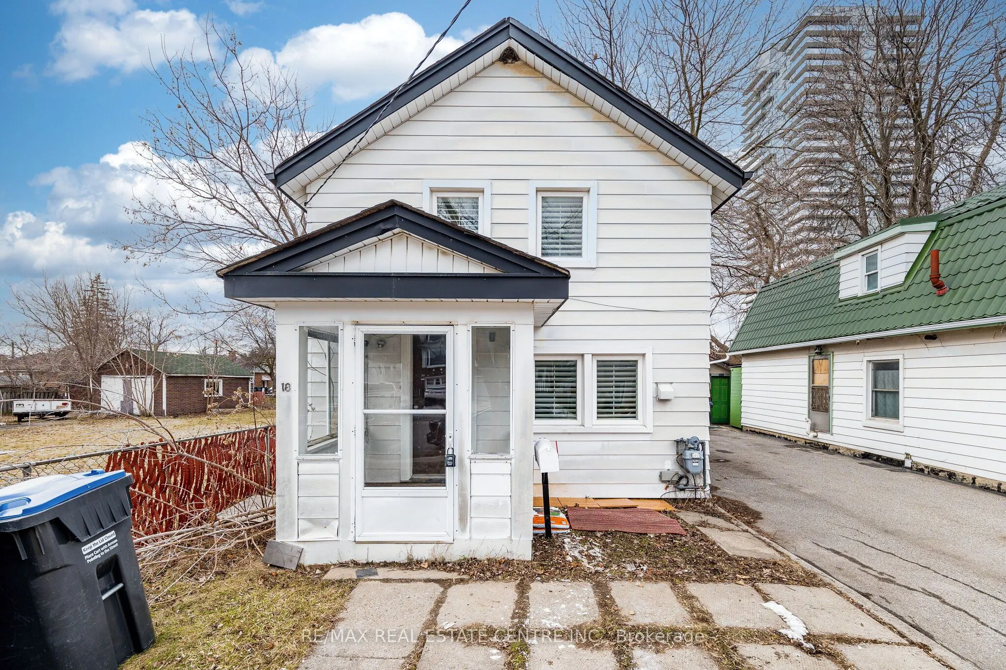 Detached Home For Sale | W12899512