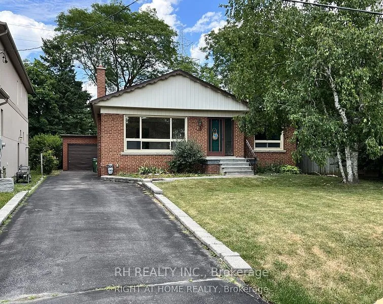 Detached Home For Lease | W12900570