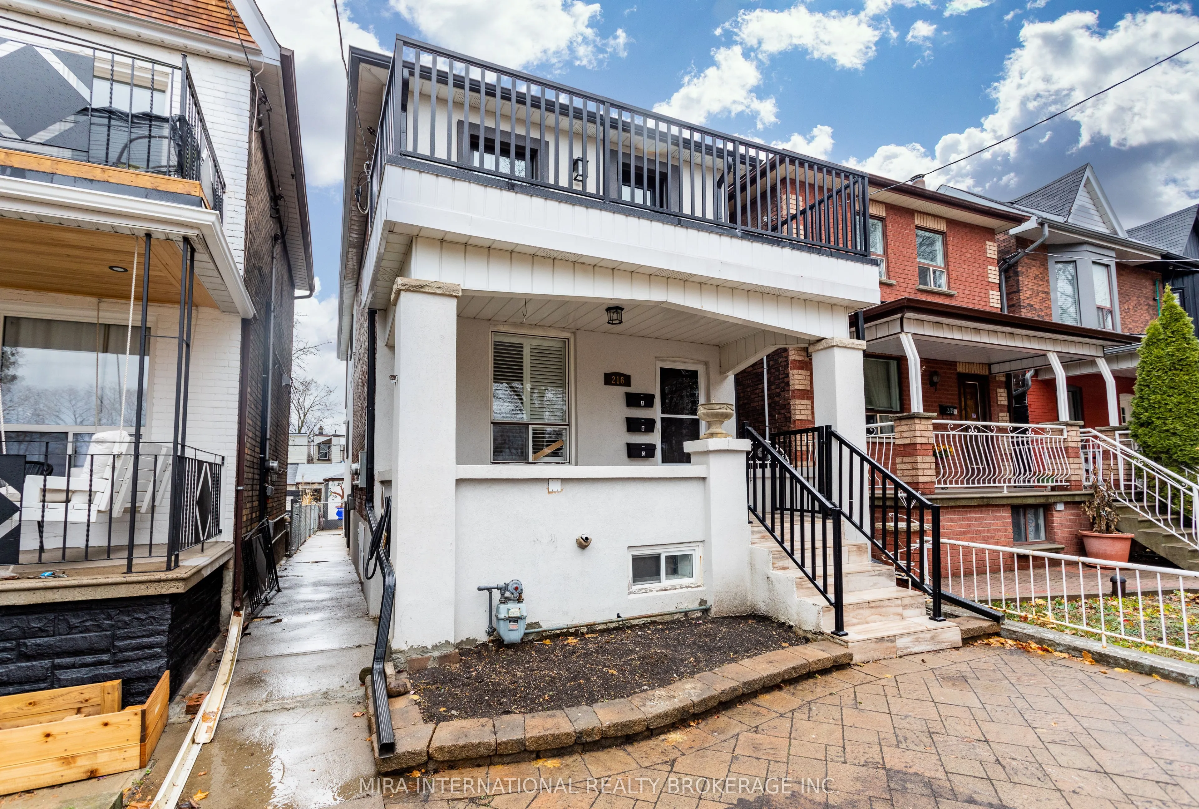 Detached Home For Lease | W12902072