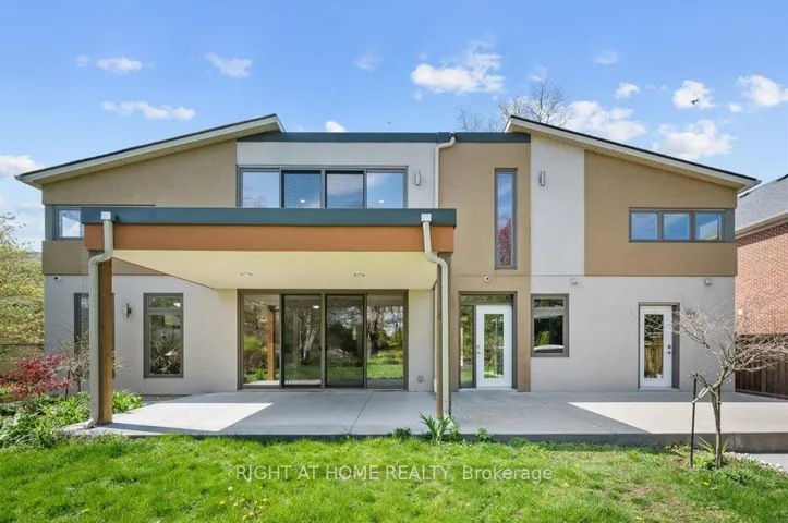 704  Cedar  Avenue, Burlington, ON L7T 2R7