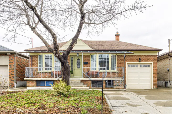 382  Hillmount  Avenue, Toronto W04, ON M6B 1Y8