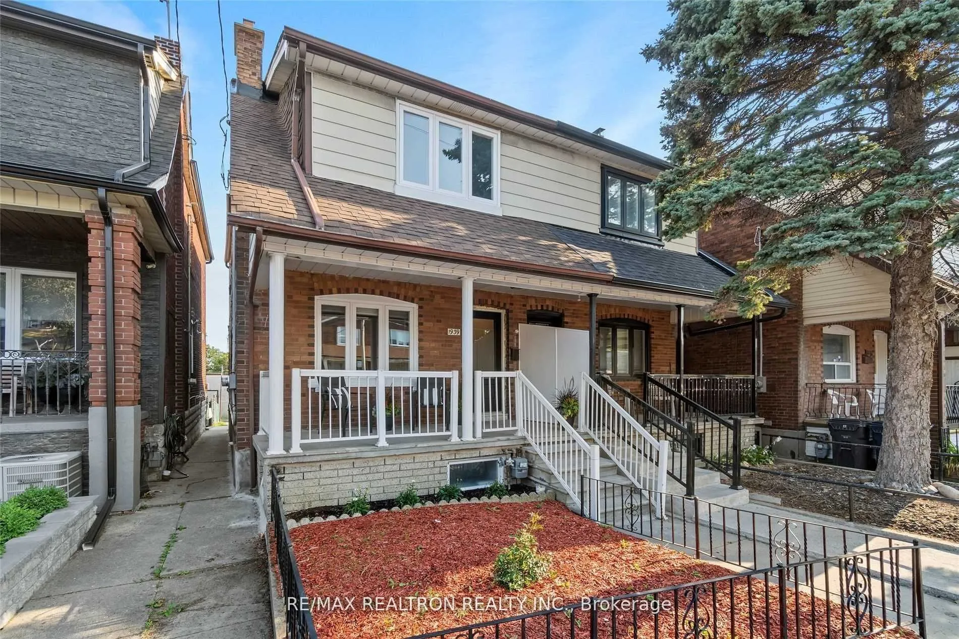 Semi-Detached Home For Lease | W12915424