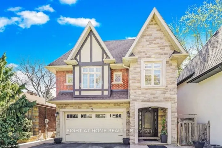 3  Westrose  Avenue, Toronto W08, ON M8X 1Z9