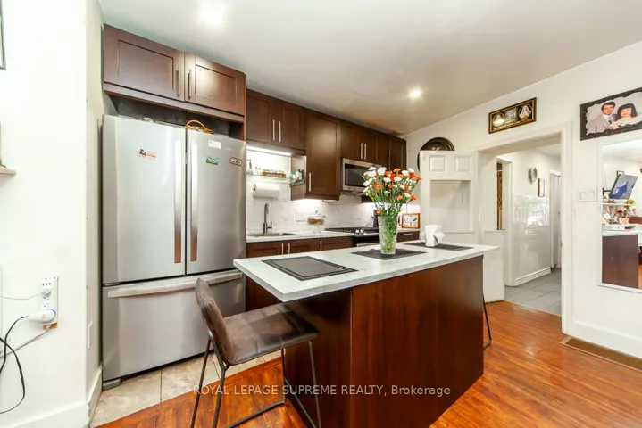 529  Rogers S Road, Toronto W03, ON M6M 1B4