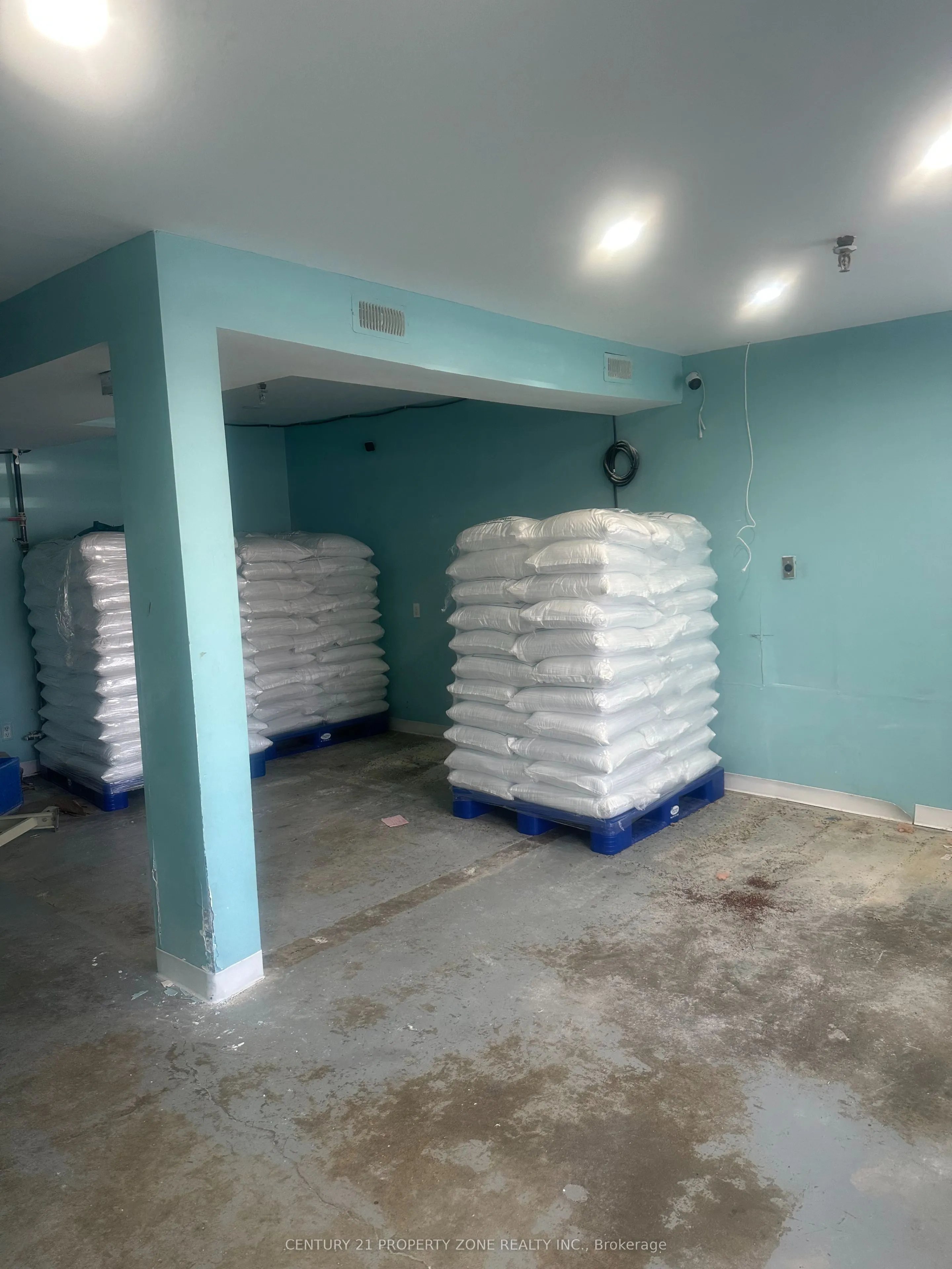 Industrial Property For Lease | W12929958