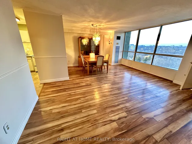 10  Martha Eaton S Way, Toronto W04, ON M6M 5B3