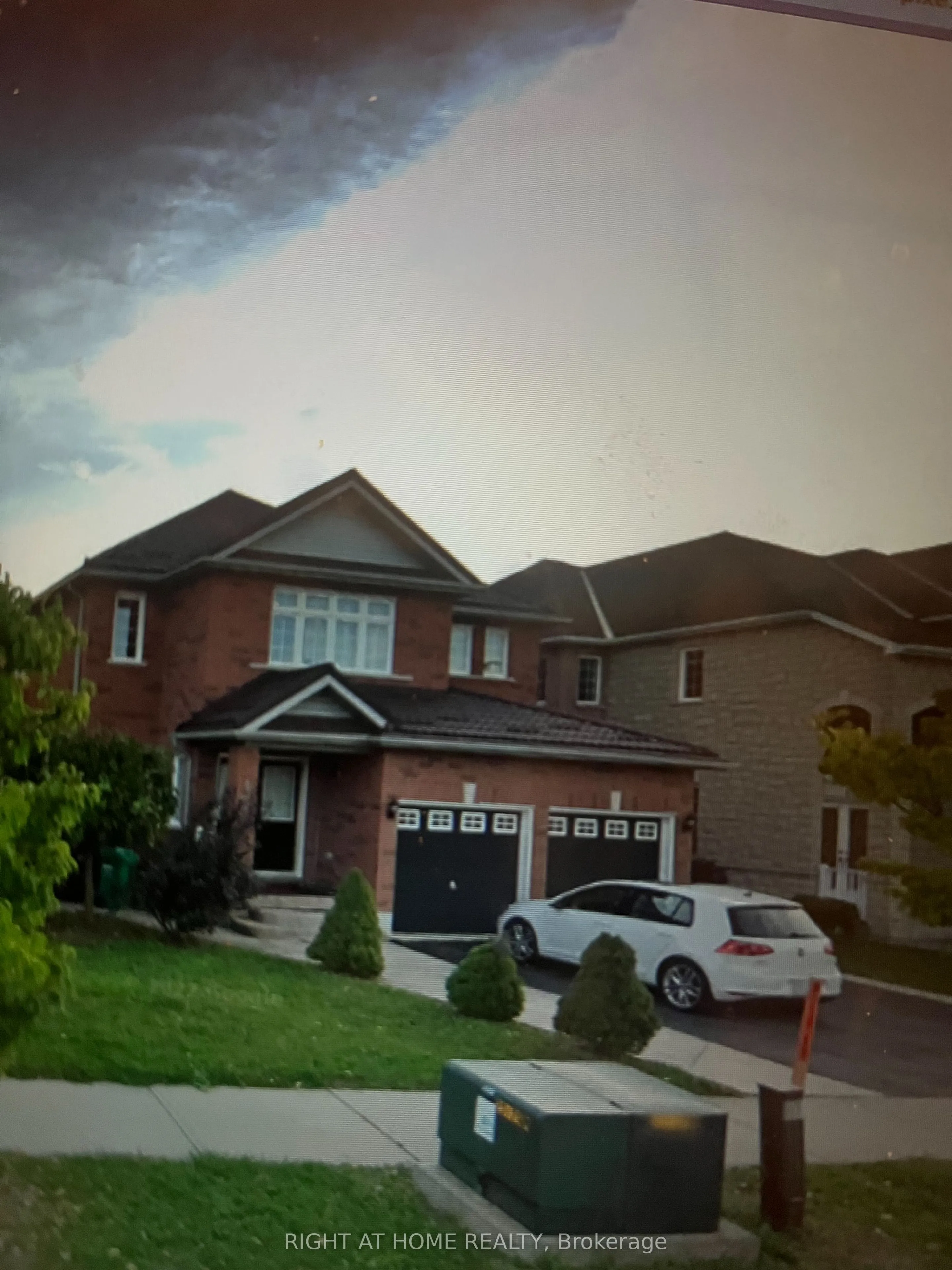 Detached Home For Lease | W12943540
