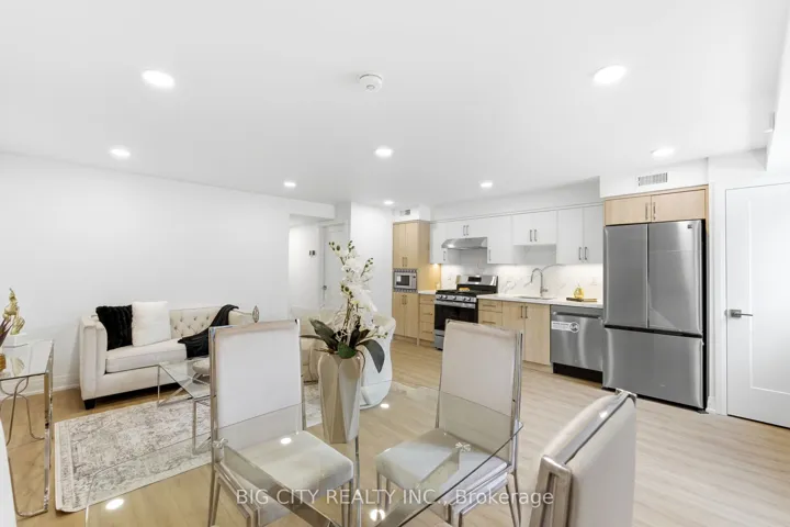 68  Westholme  Avenue, Toronto W02, ON M6P 3B8