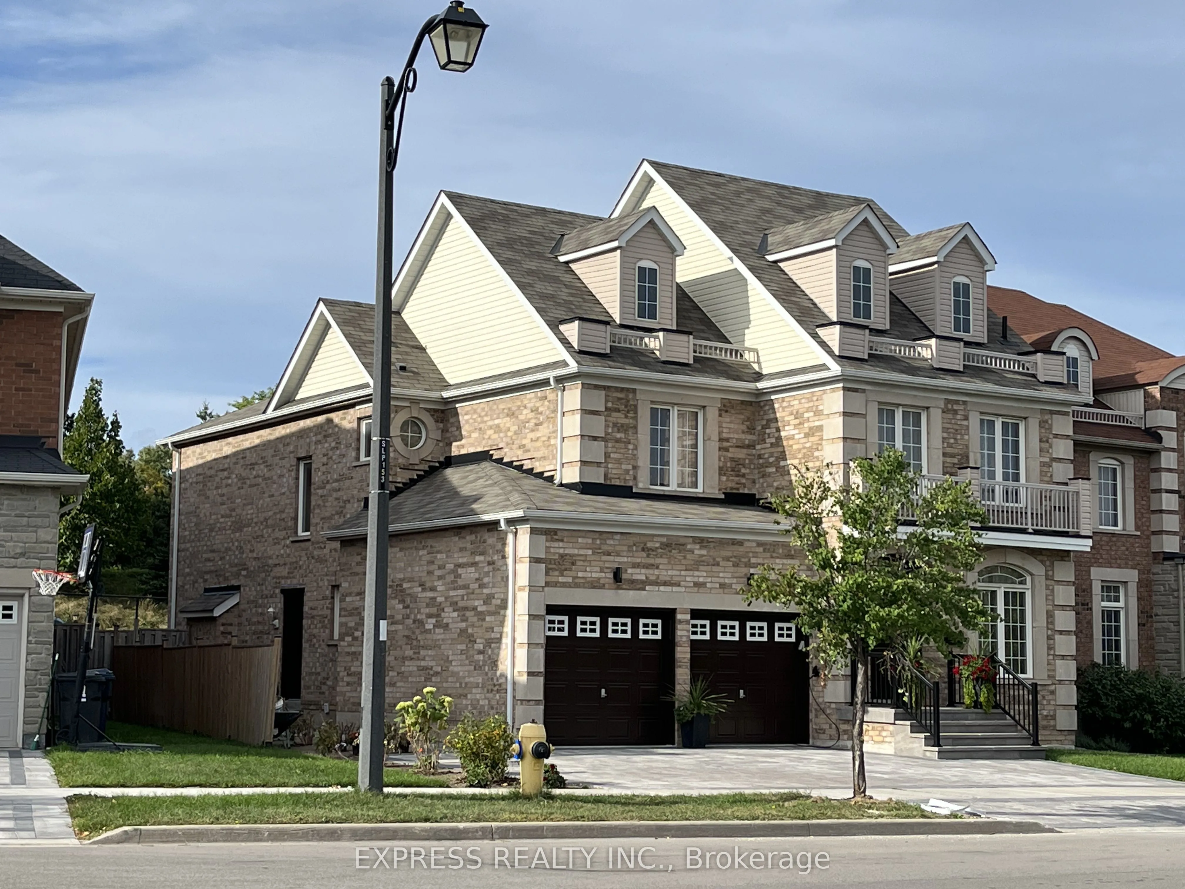 Detached Home For Lease | W12950272