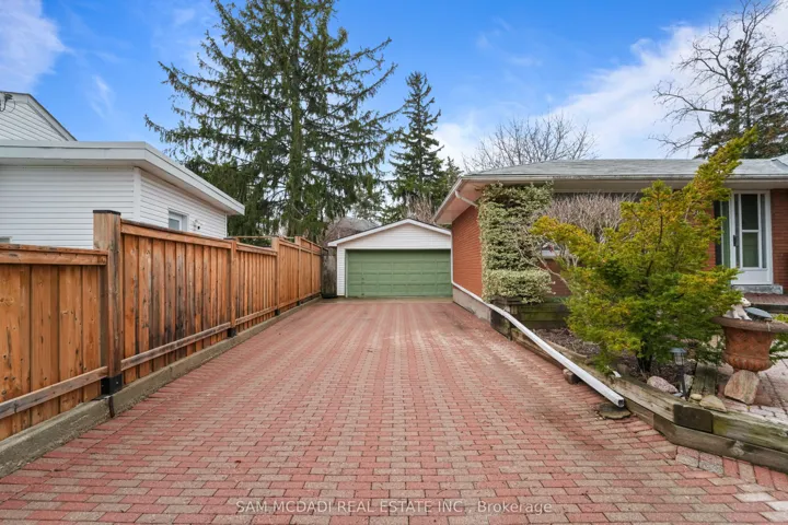 2470  Meadowood  Crescent, Oakville, ON L6L 1V6