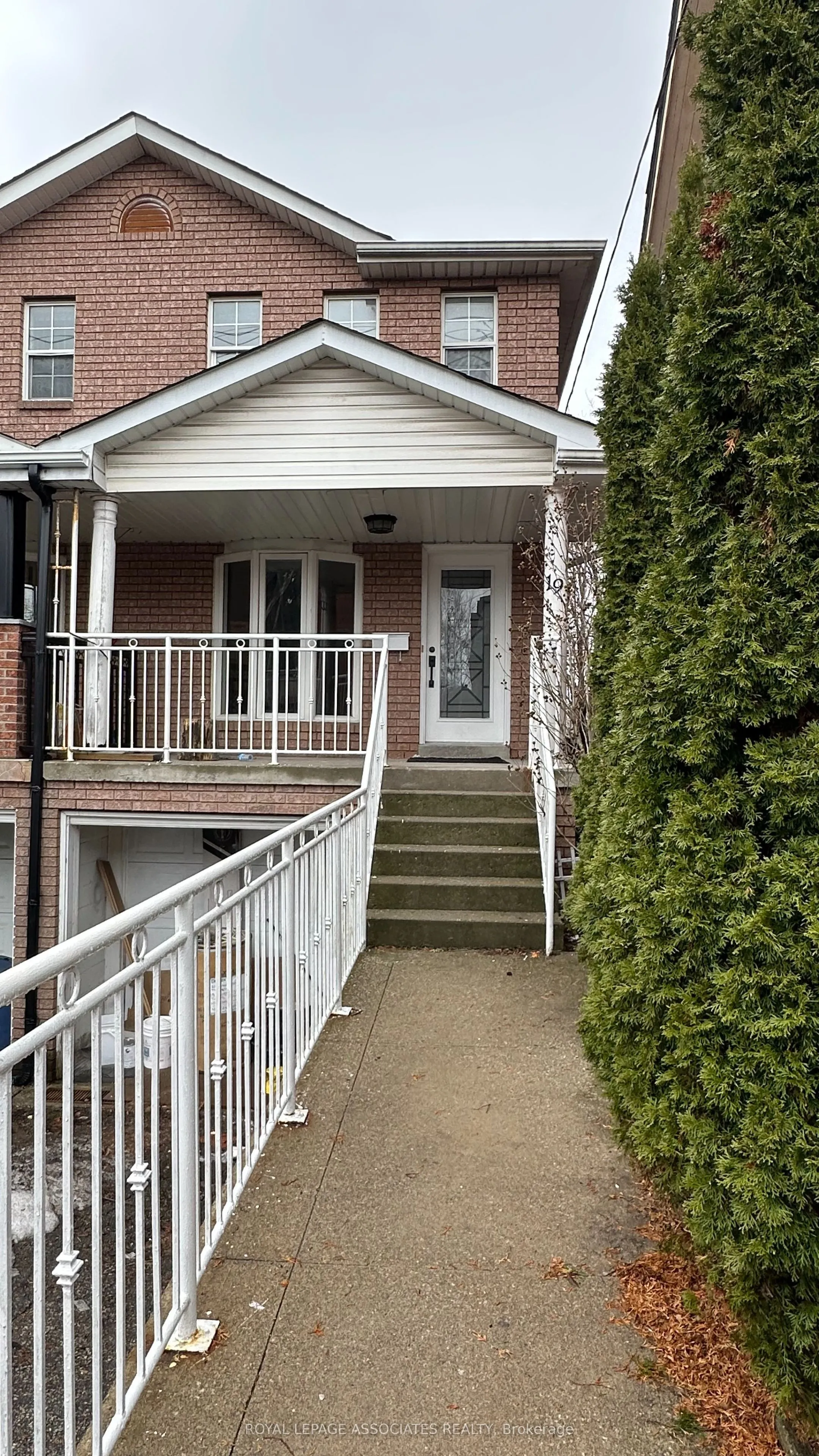 Semi-Detached Home For Lease | W12951546