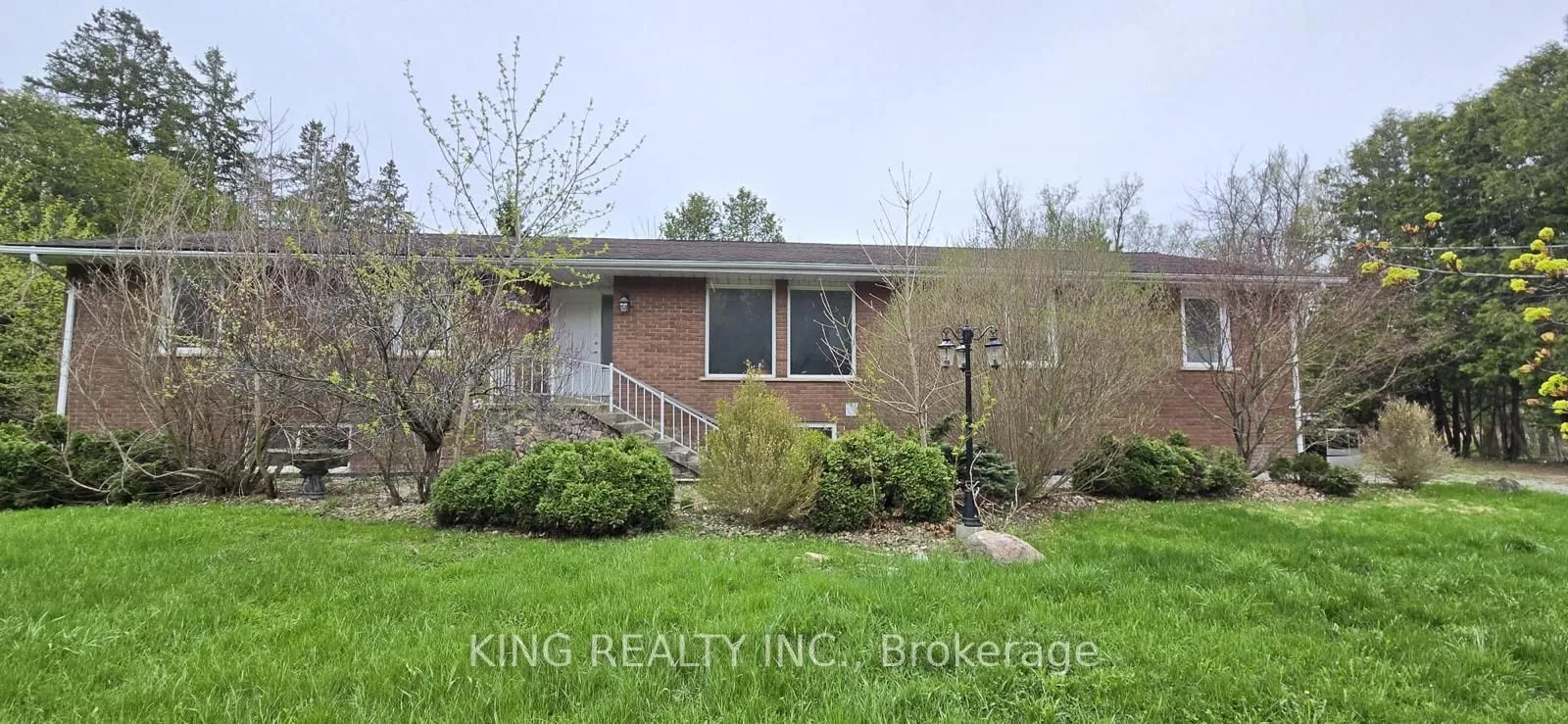 Detached Home For Lease | W12953202