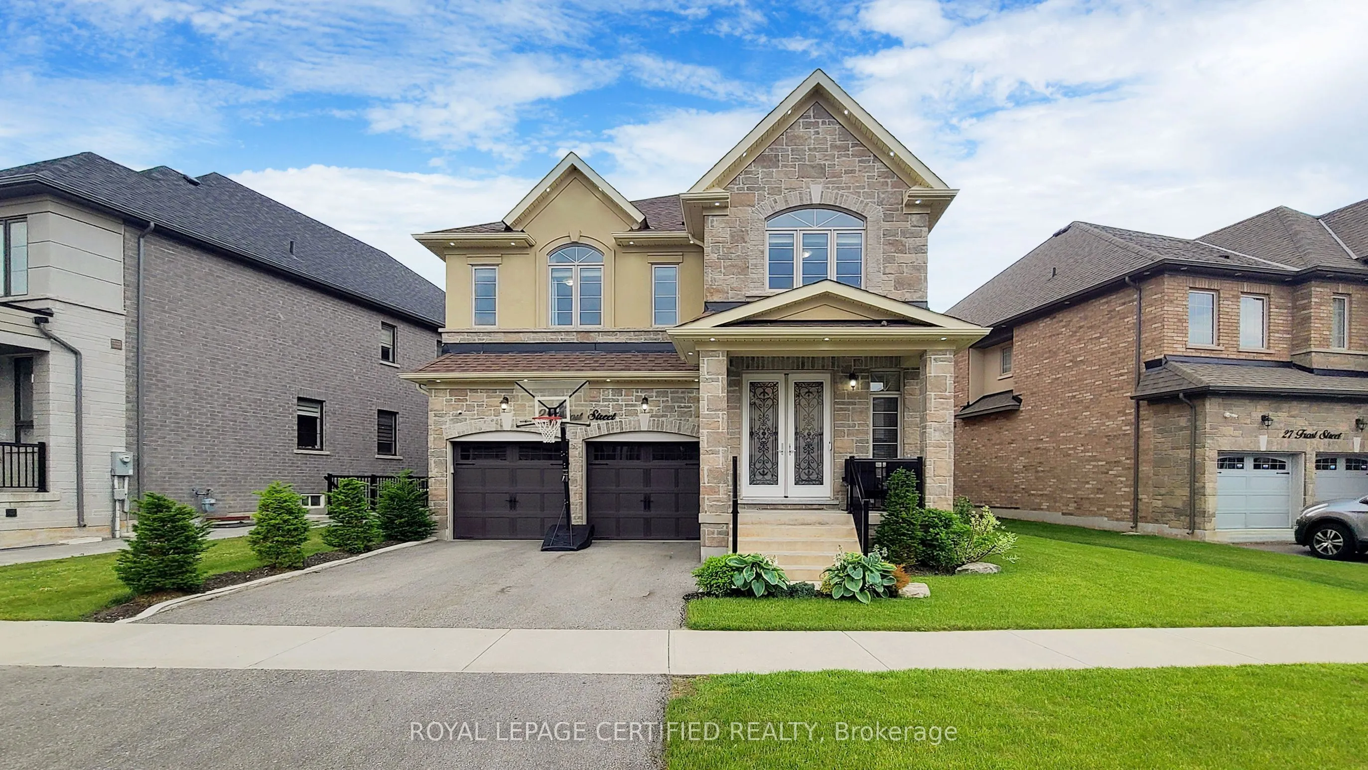 Detached Home For Sale | W12953596