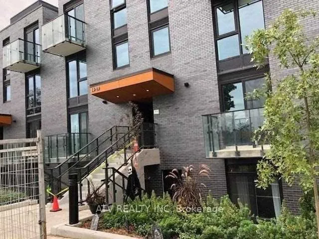 10  Brin  Drive, Toronto W08, ON M8X 0B3