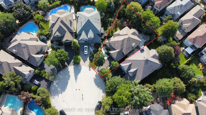 Quiet cul-de-sac private court