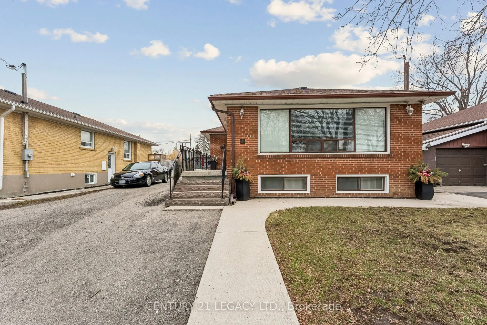 Detached Home For Sale | W12958760