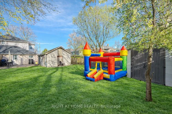 126  Poplar  Avenue, Halton Hills, ON L7J 2E2