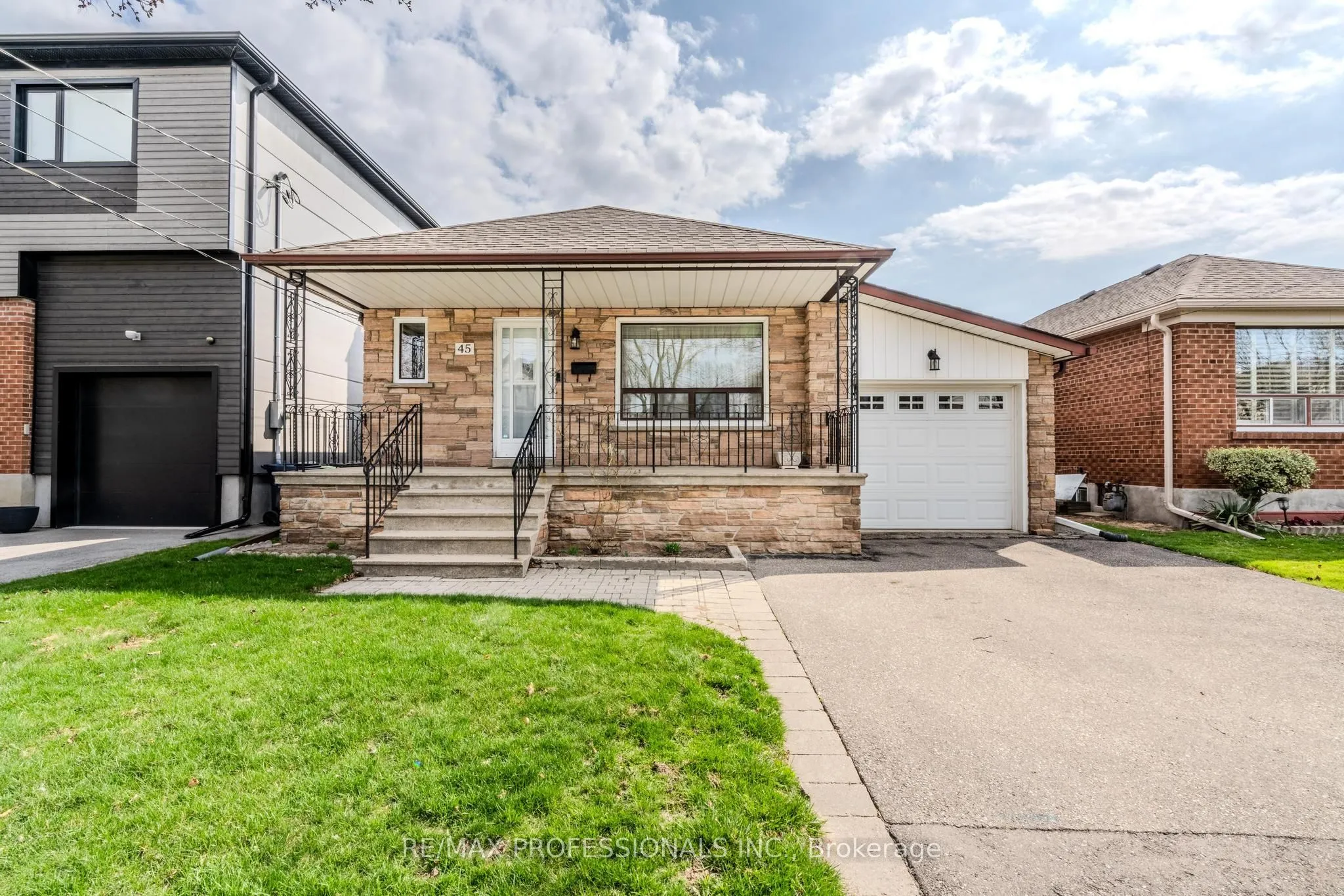 Detached Home For Sale | W12963244