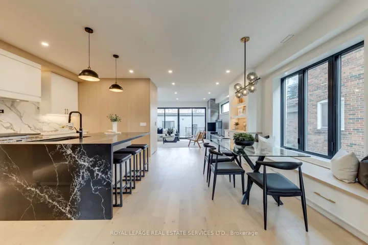 Kitchen and Dining with Strong Flow