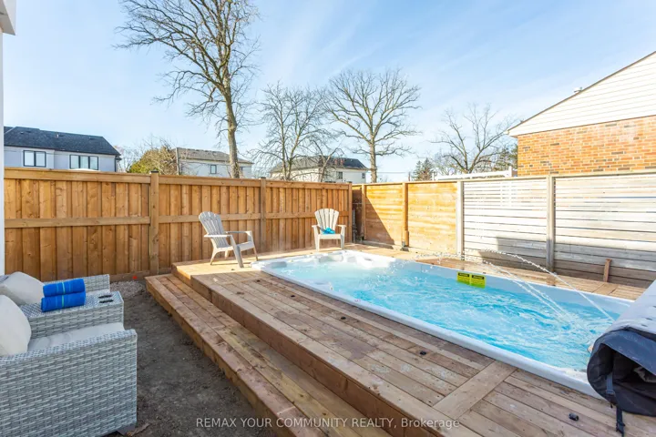 338  Woodale  Avenue, Oakville, ON M9R 2R6