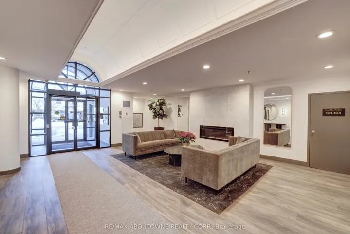 185  Robinson  Street, Oakville, ON L6J 7P6