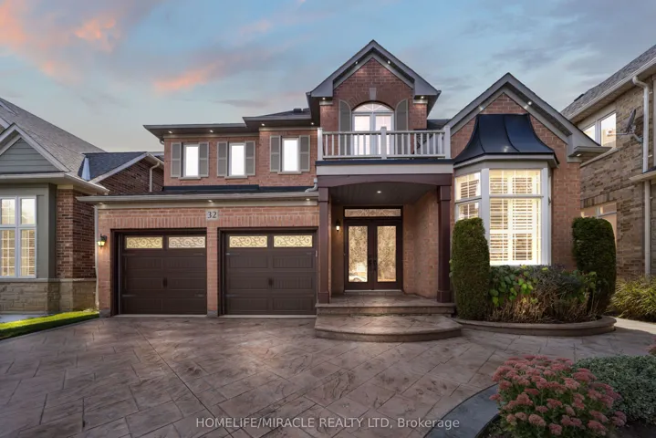32  Xavier  Court, Brampton, ON L6Y 5S1