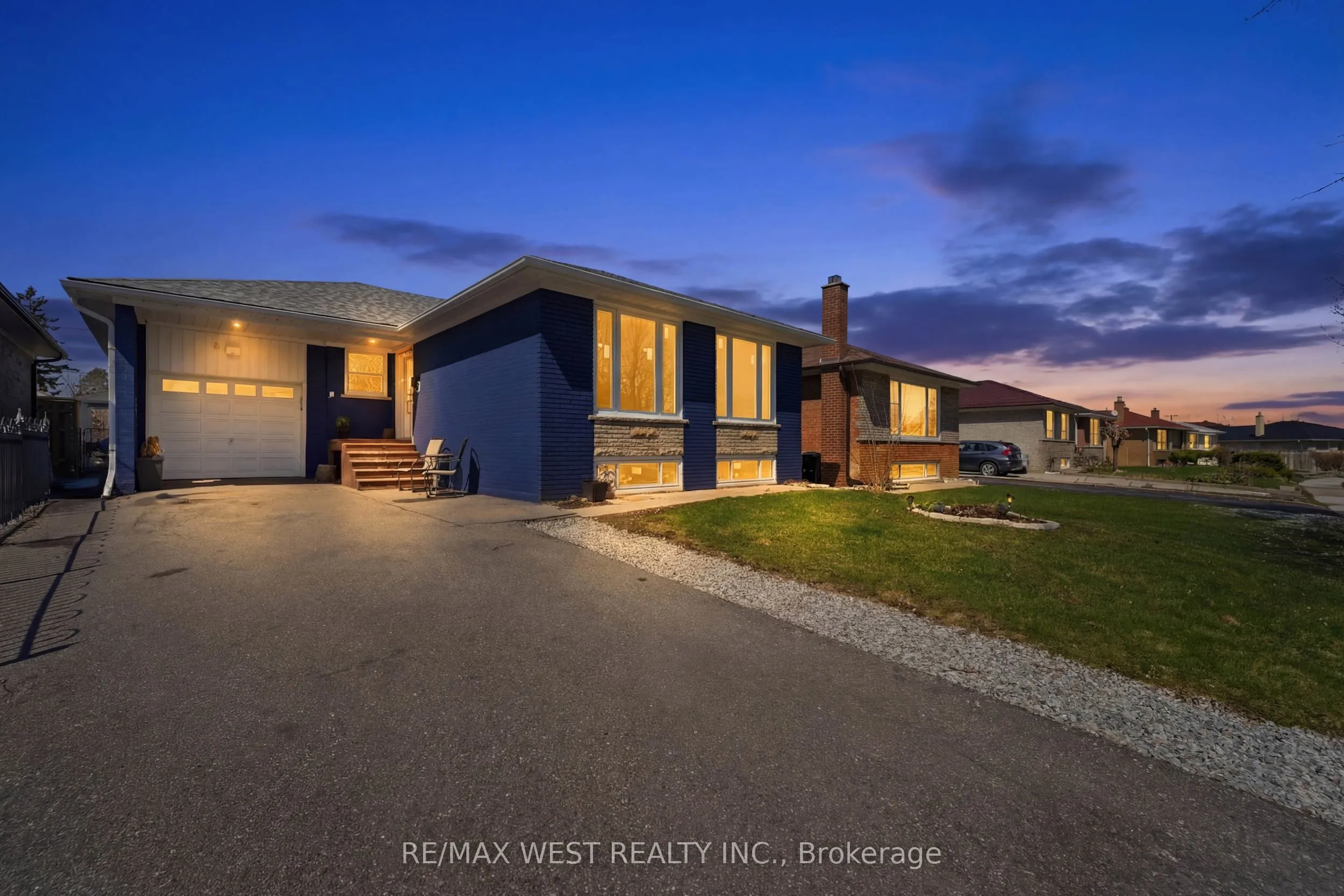 Detached Home For Sale | W12977528