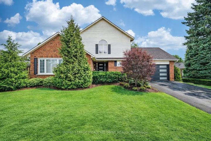 8  Wadsworth  Circle, Brampton, ON L6Z 1W7