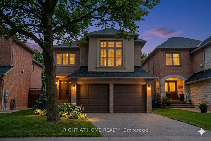 215  Queenslea  Avenue, Toronto W04, ON M9N 3X5