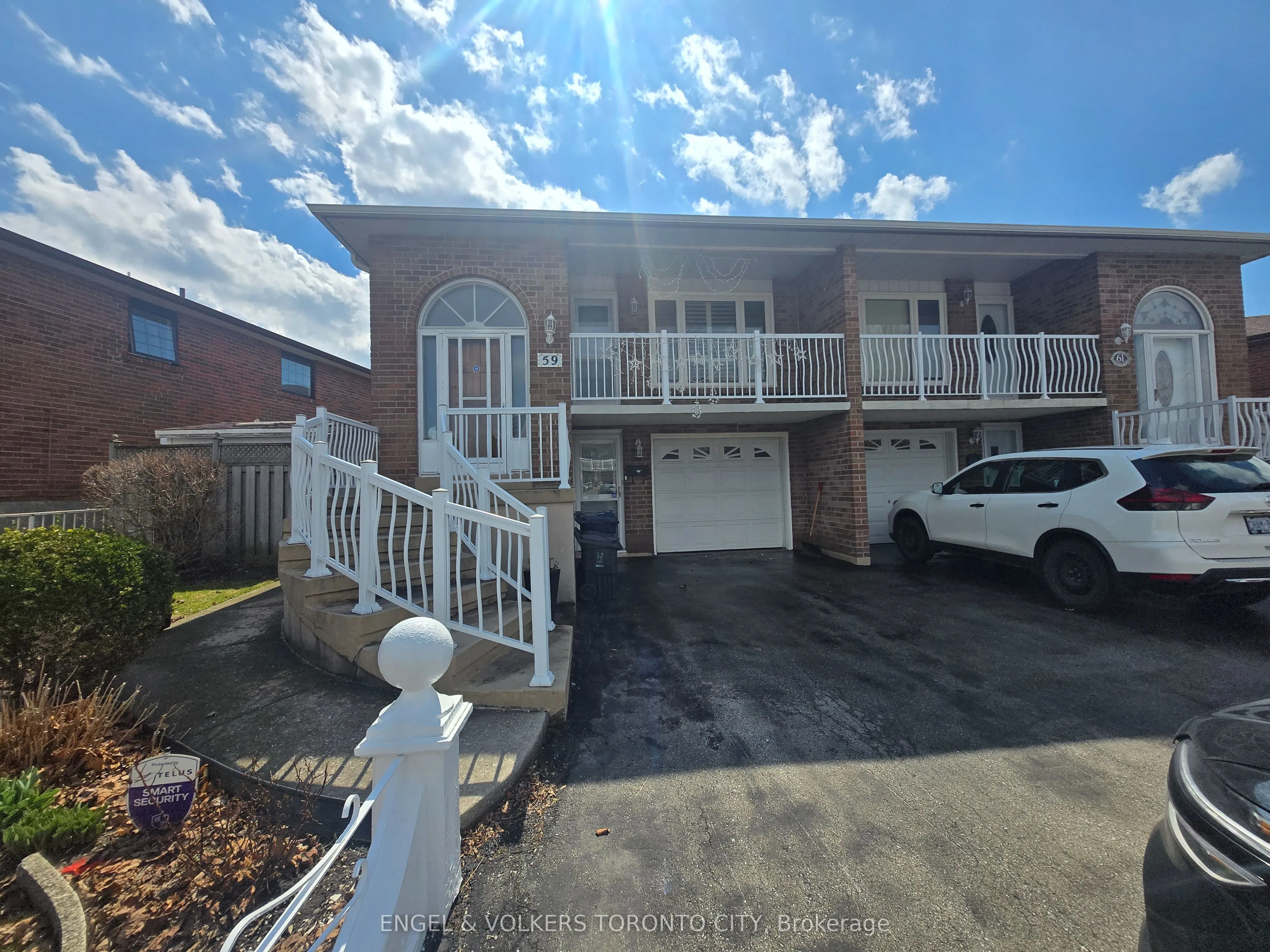 Semi-Detached Home For Lease | W12979444
