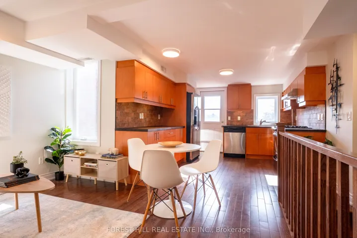 32  Castleton  Avenue, Toronto W03, ON M6N 3Z5