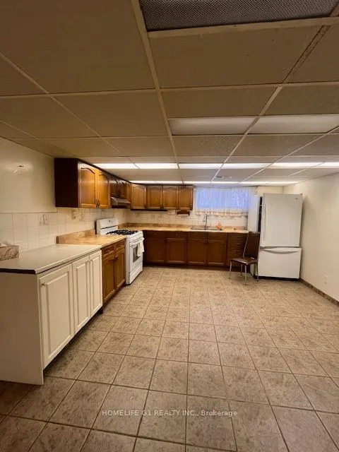 Detached Home For Lease | W12979964