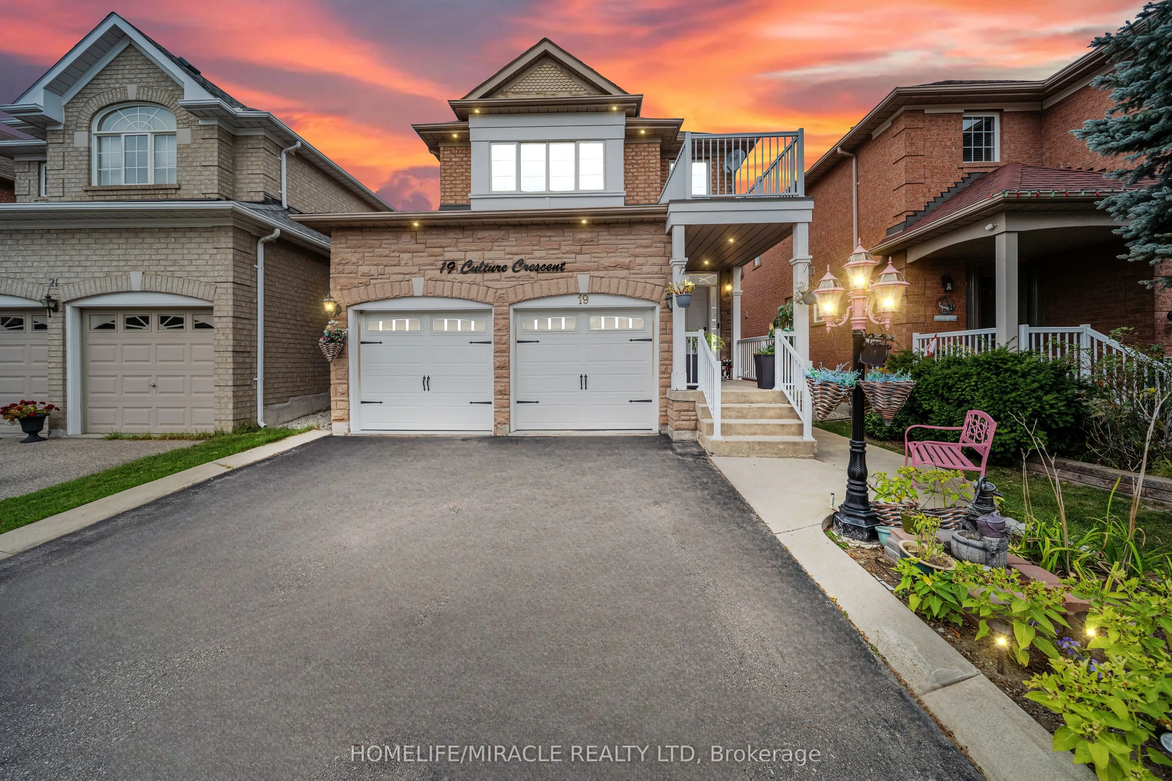 Detached Home For Sale | W12981404