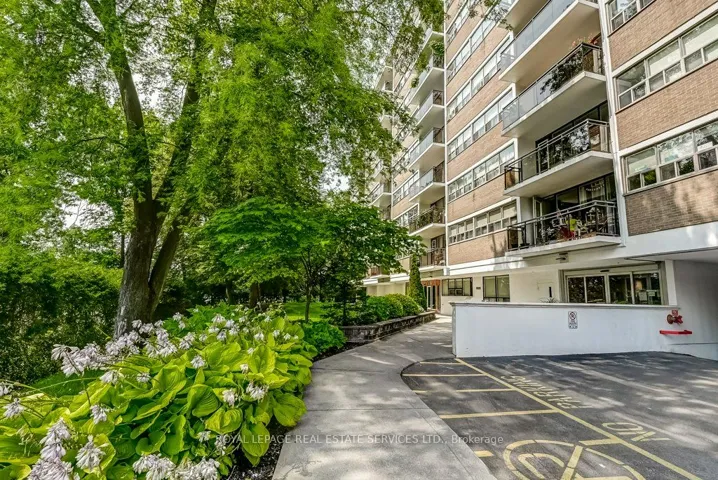 212 Kerr Street, Oakville, ON L6K 3B1