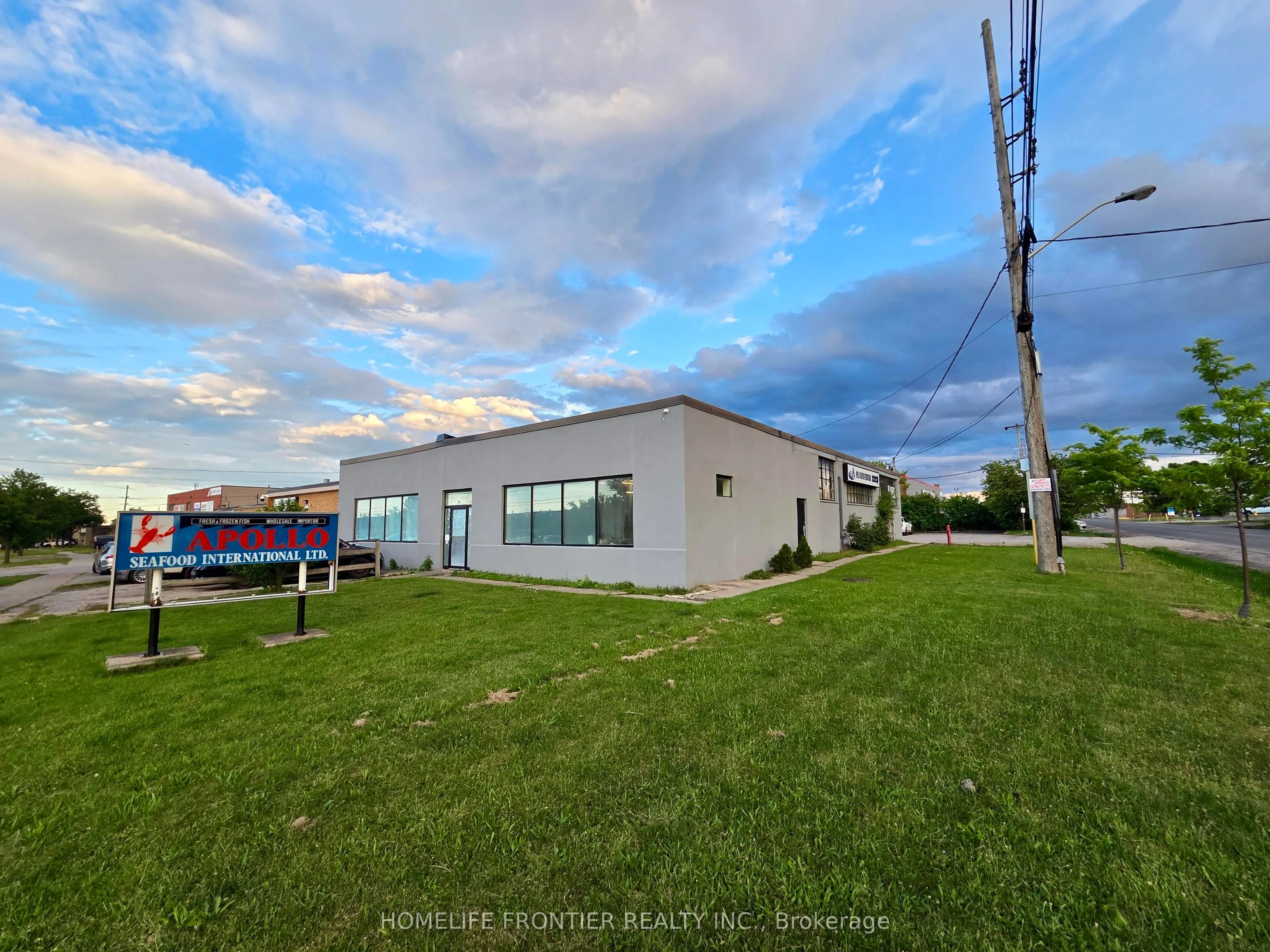 Industrial Property For Sale | W12985914