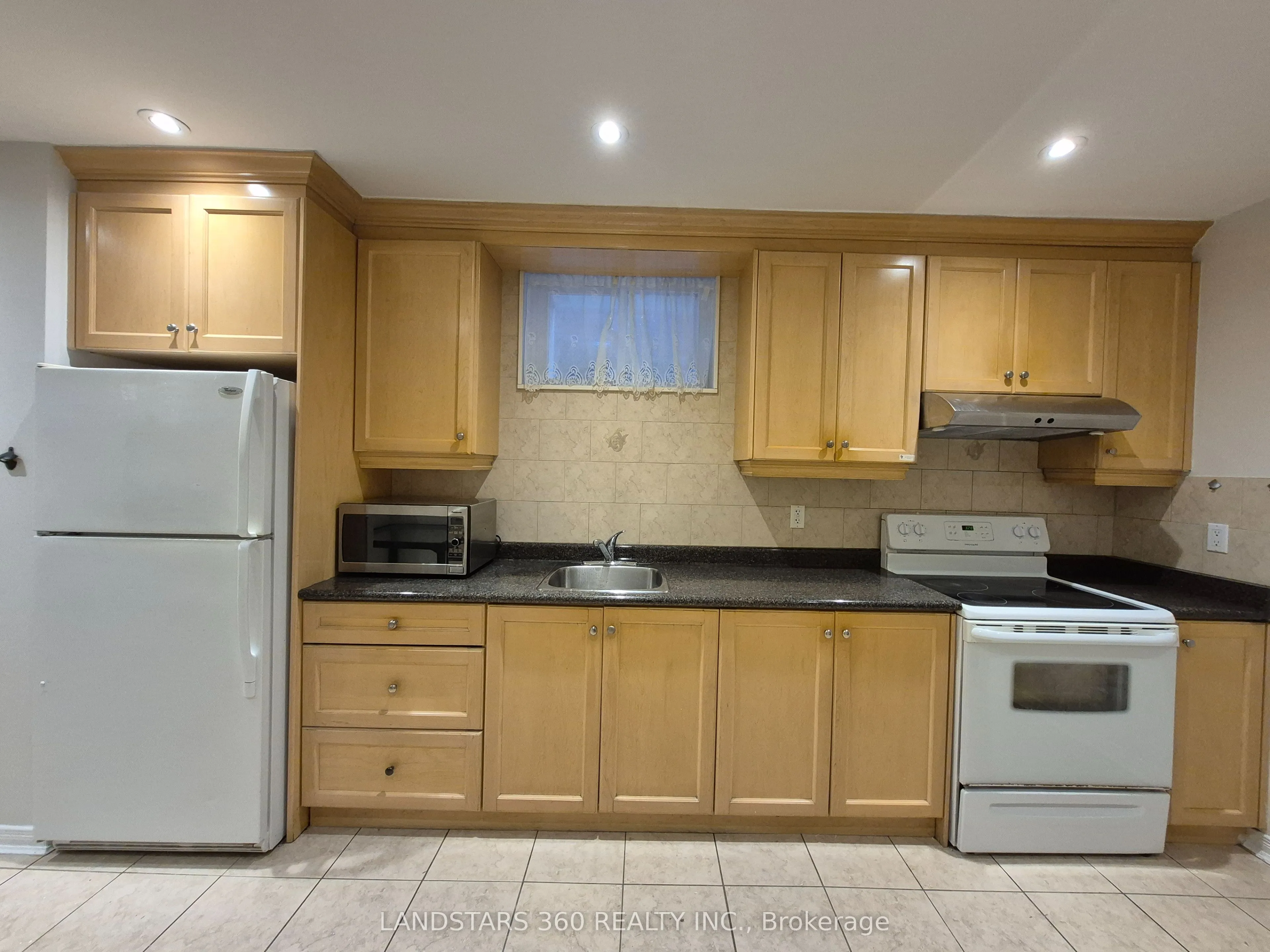 Semi-Detached Home For Lease | W12988598