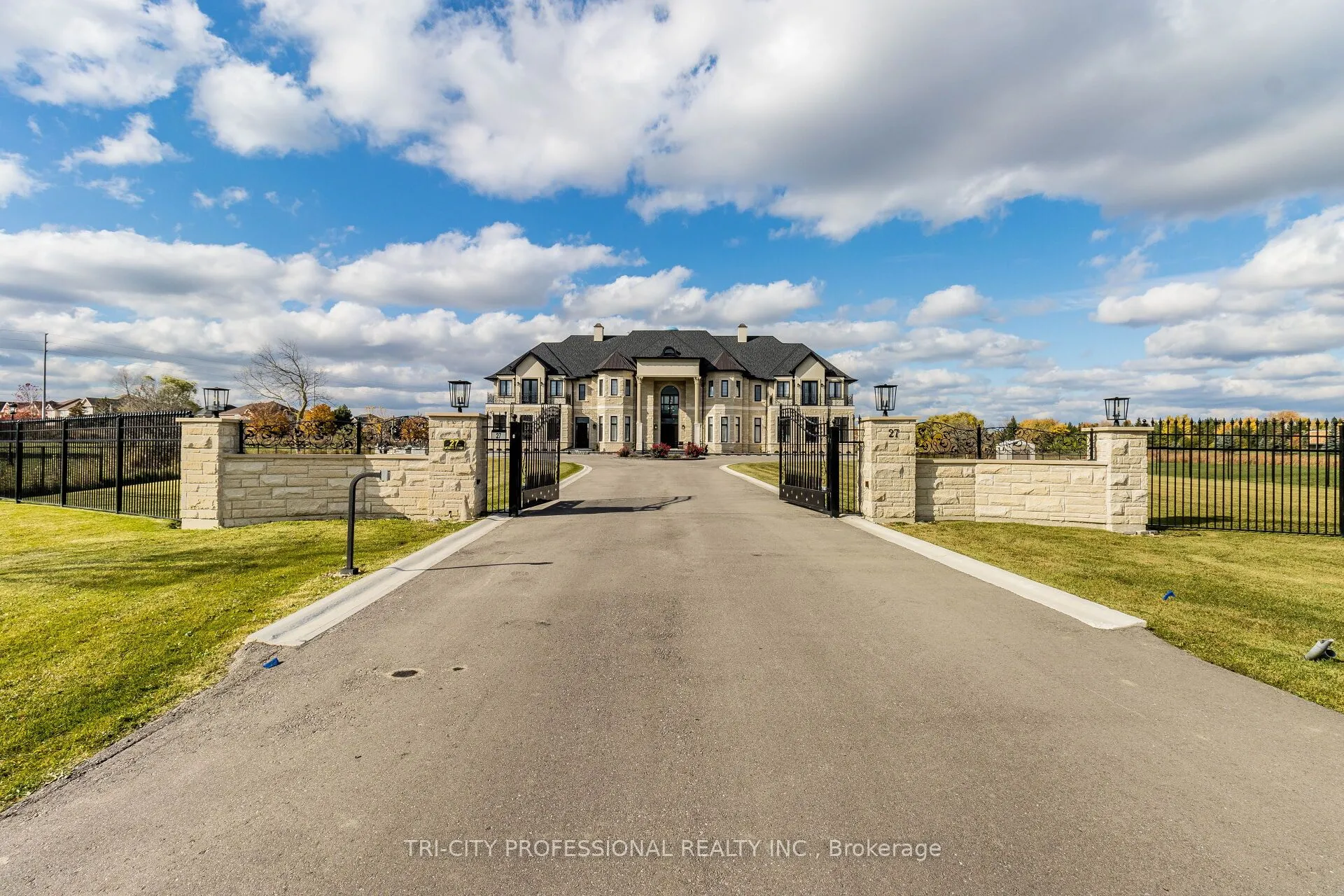 Detached Home For Sale | W12991948