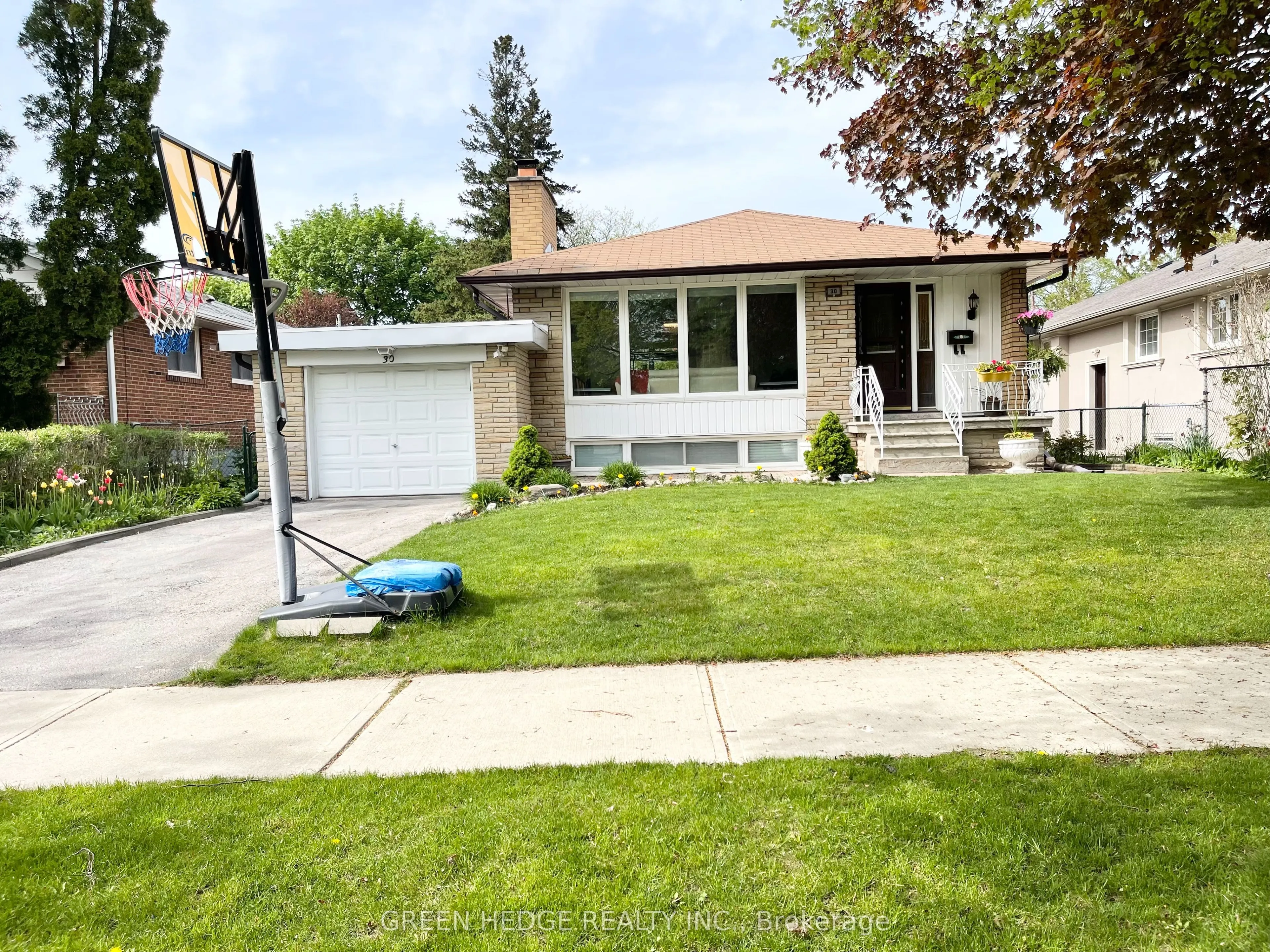Detached Home For Lease | W12994222