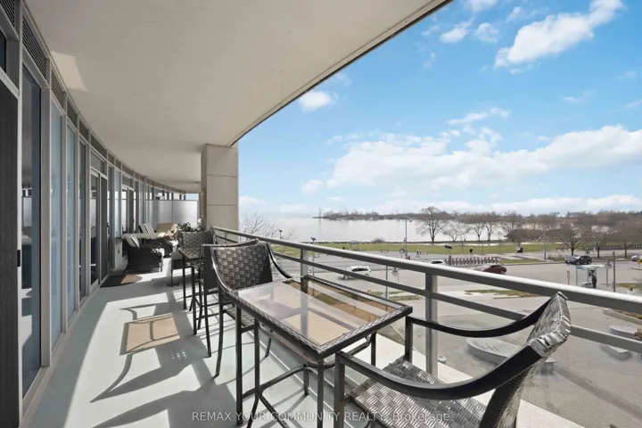 Spectacular South West Views of Lake!
