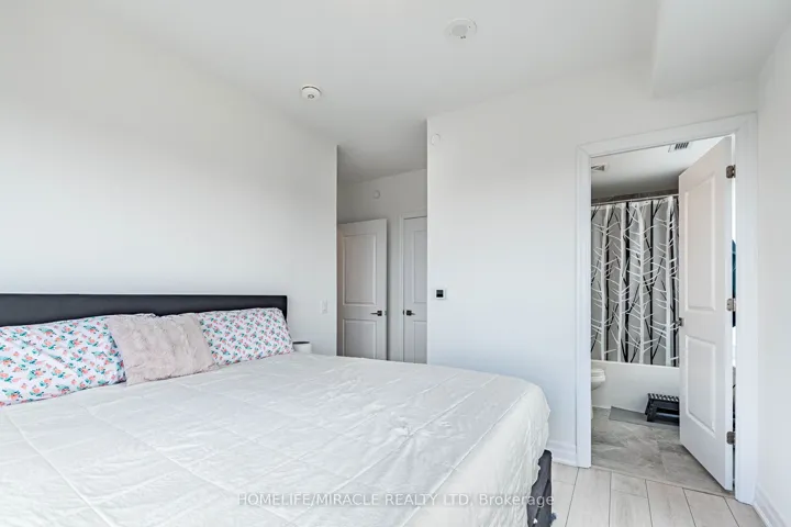 30 Elm Drive 3802, Mississauga, ON L5B 0N6