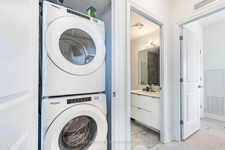 30 Elm Drive 3802, Mississauga, ON L5B 0N6