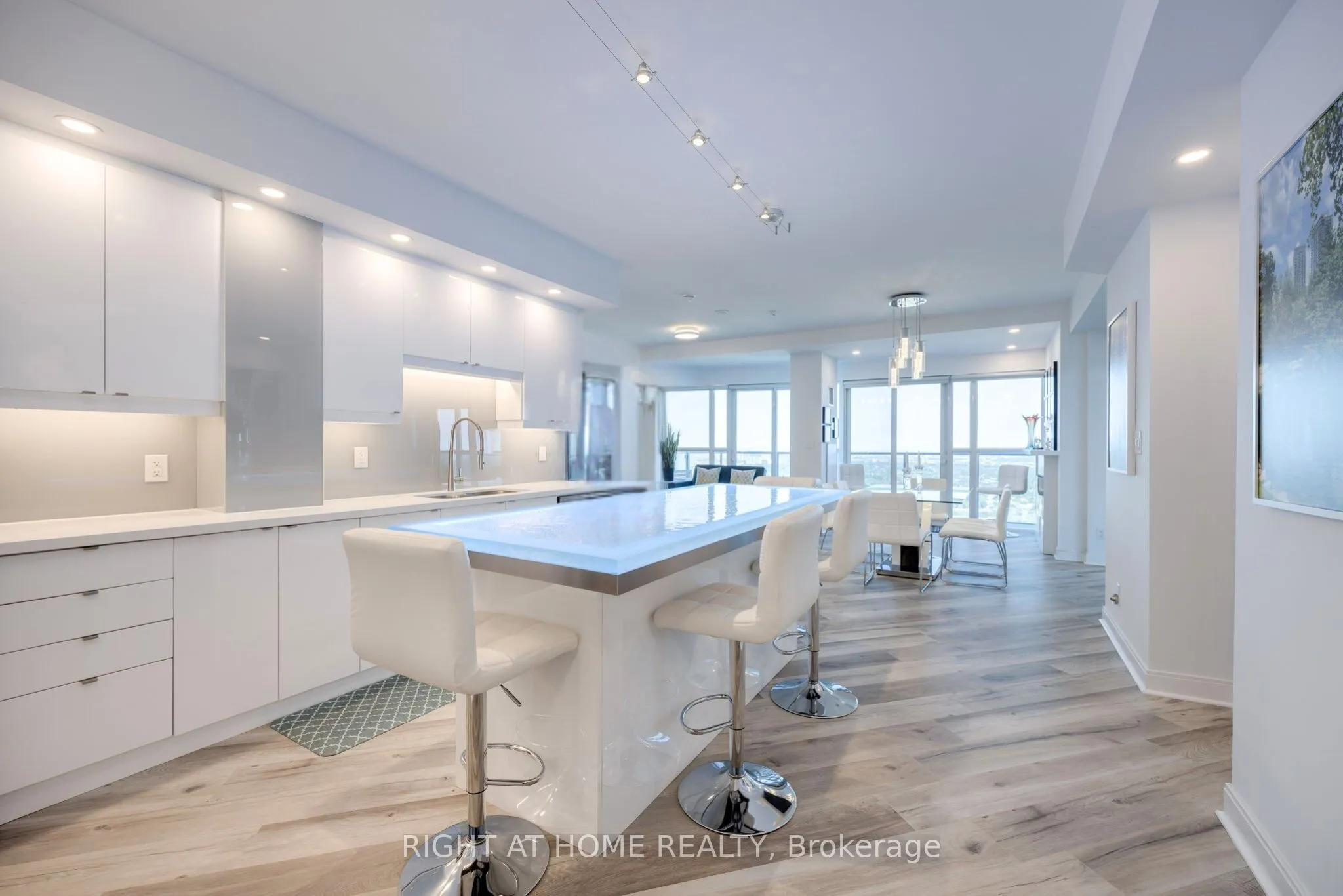 Property For Lease | W13005218