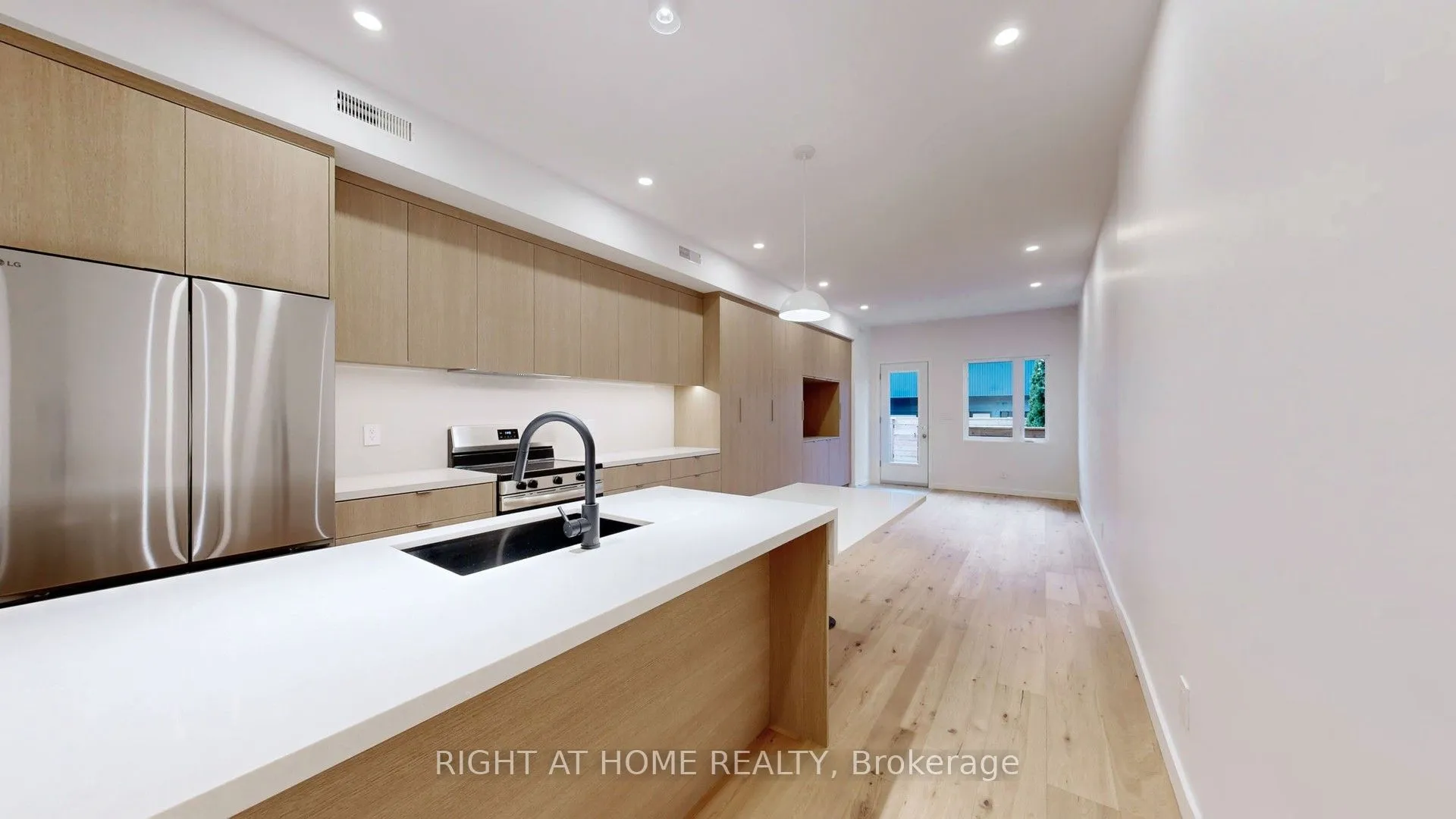 Multiplex For Lease | W13011742