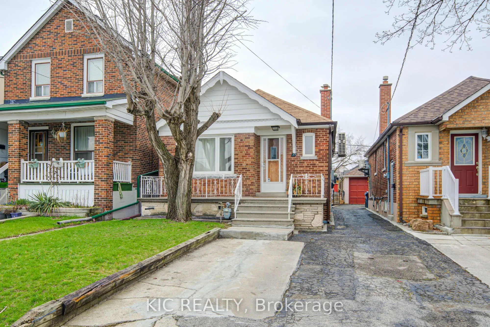 Detached Home For Sale | W13021562