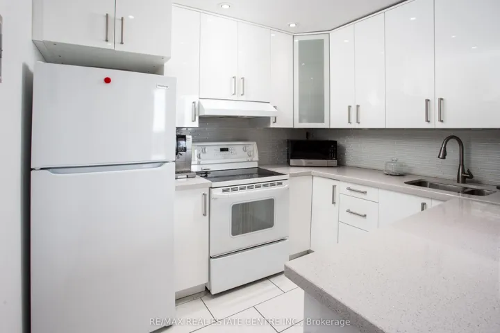 25 Agnes Street, Mississauga, ON L5B 3X7