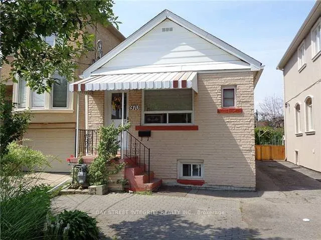 Detached Home For Lease | W13028328