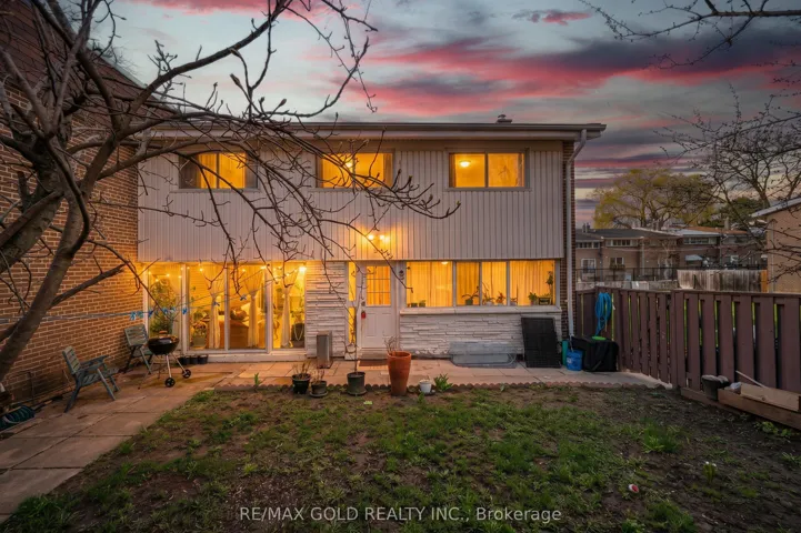 30  Sentinel  Road, Toronto W05, ON M3M 2Y8